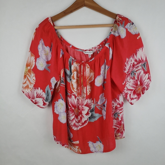Cupcakes & Cashmere Crosley Red Floral Cropped Top size M - Picture 3 of 8